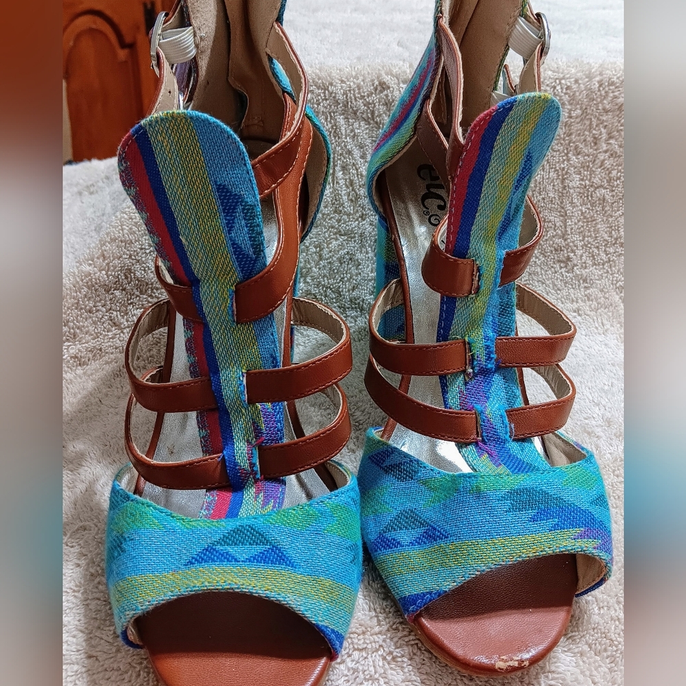 ECT! AZTEC SCRAPPY SANDALS SZ. XL 10. 4 IN. HEEL